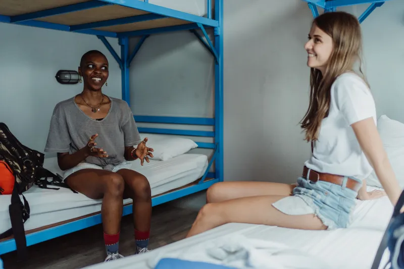 Bunk 4B Changed Everything: The Strangers Who Accidentally Rewired Backpackers' Lives